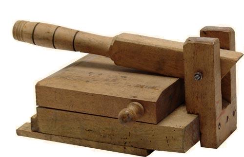 authentic-wood-tortilla-press